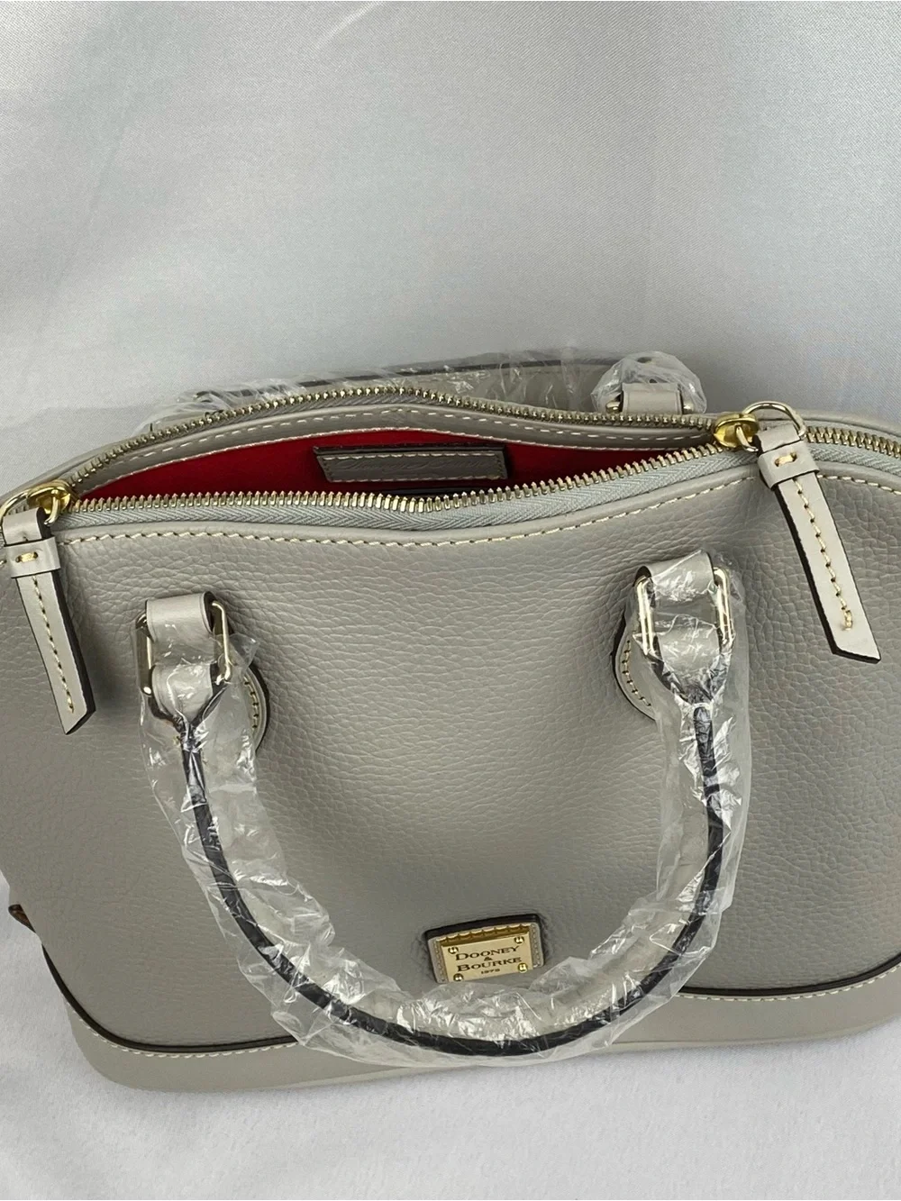 Dooney & Bourke Dove NWT Pebbled Grain Zip Zip Dome Satchel Light Grey Key Hook